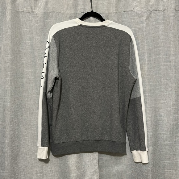 Men’s Calvin Klein Color Block Crewneck Sweatshirt-Sz M-Like New-Gray/White - Picture 2 of 16